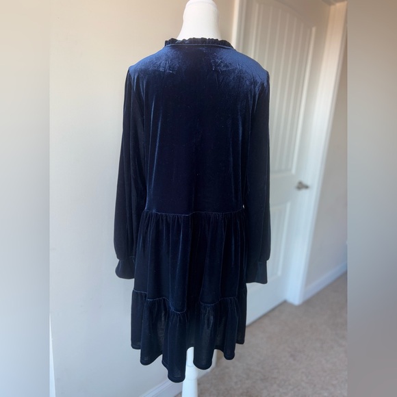 Gorgeous Navy Velvet Tiered V-Neck Tunic Dress. Size Large. Long Sleeves. - Picture 4 of 8